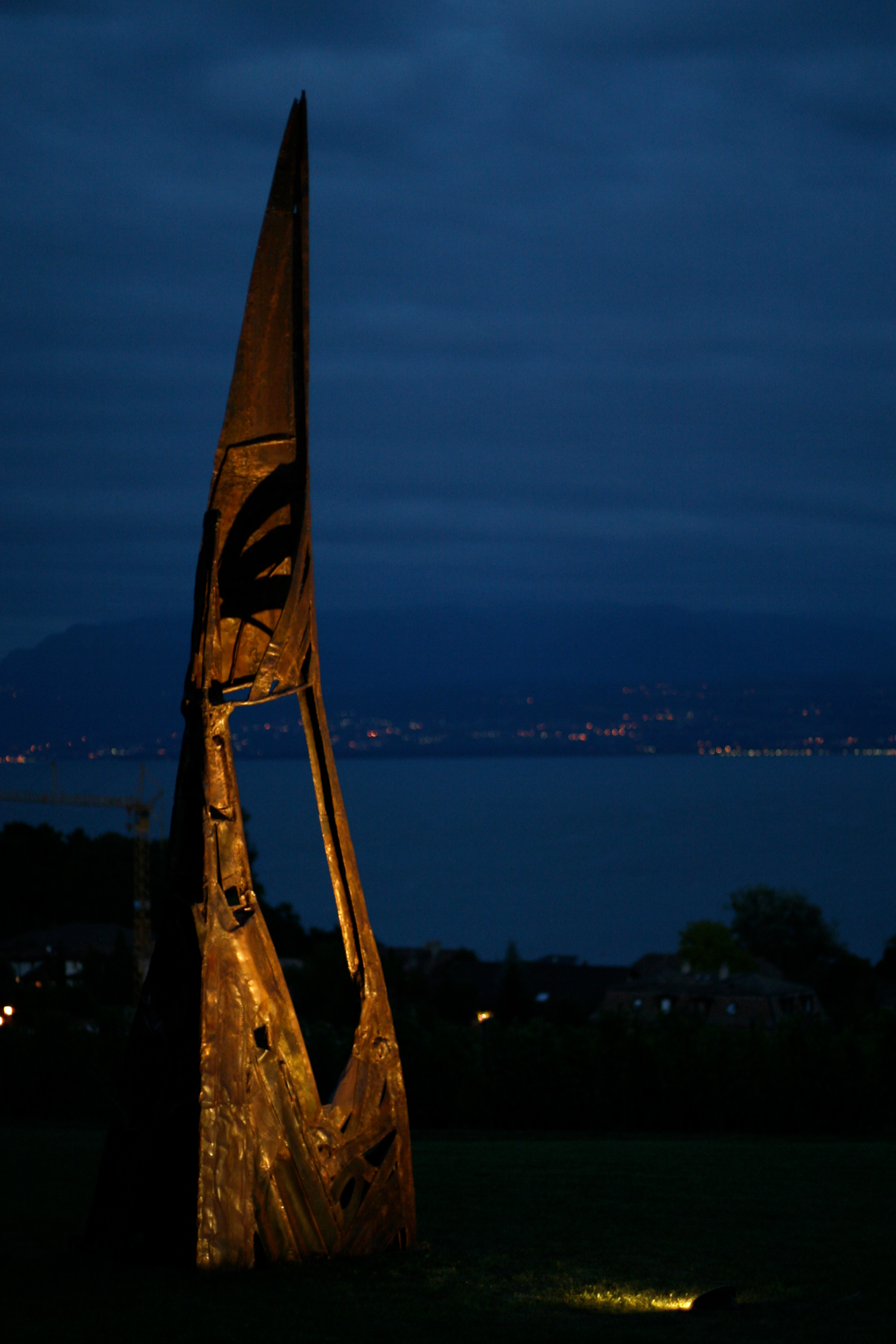 Le Voile le Dechiree - Sculpture by Andy Parkin Chamonix